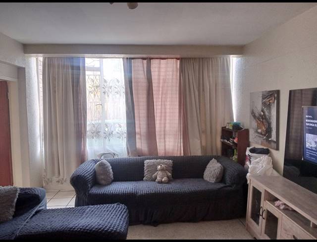 1 BEDROOM SECTIONAL TITLE FOR SALE IN PARKDENE